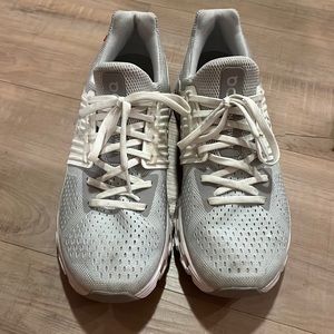 On Cloud Women’s Shoe 8.5